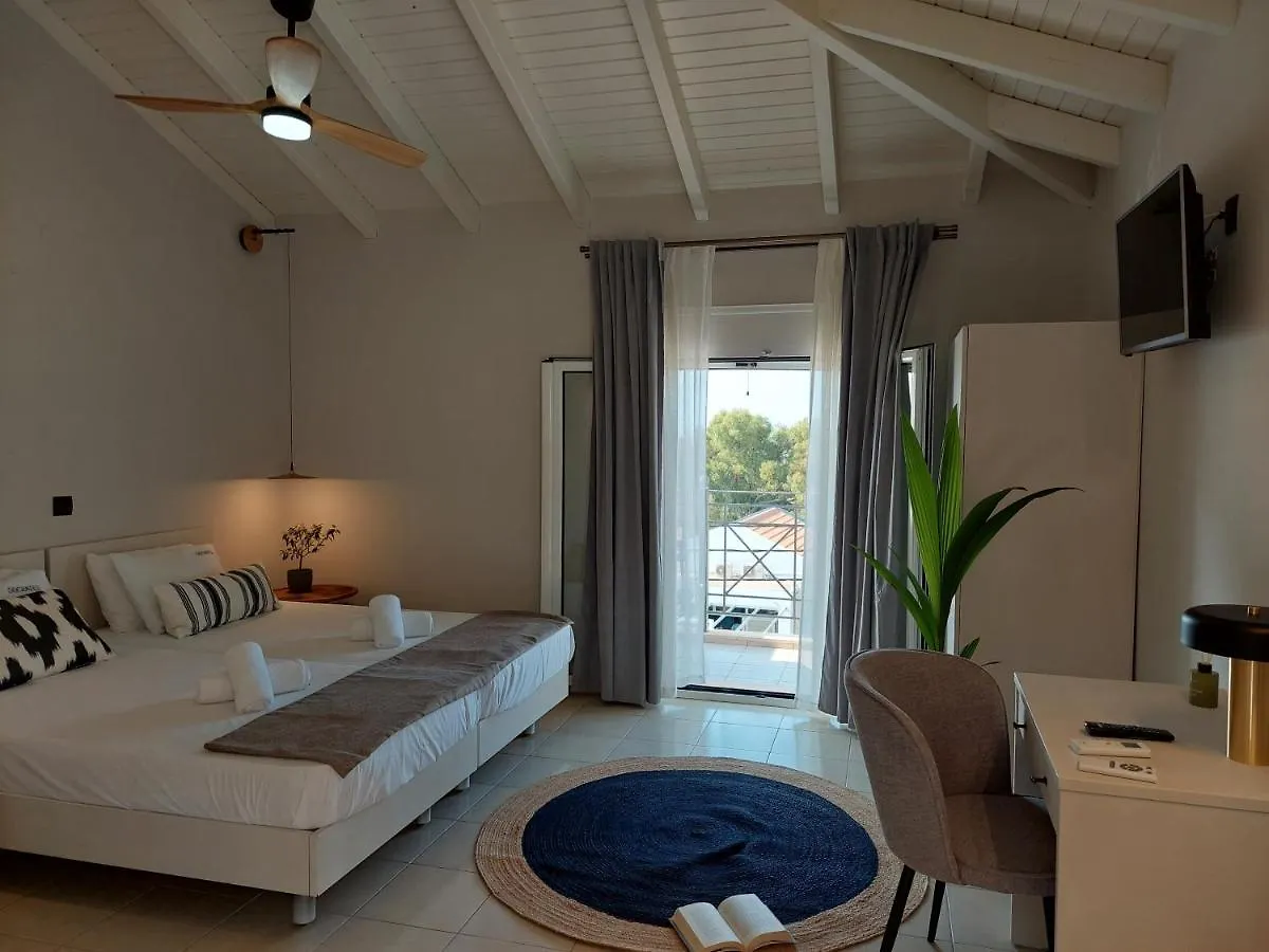 Nikkos Apartments Skala
