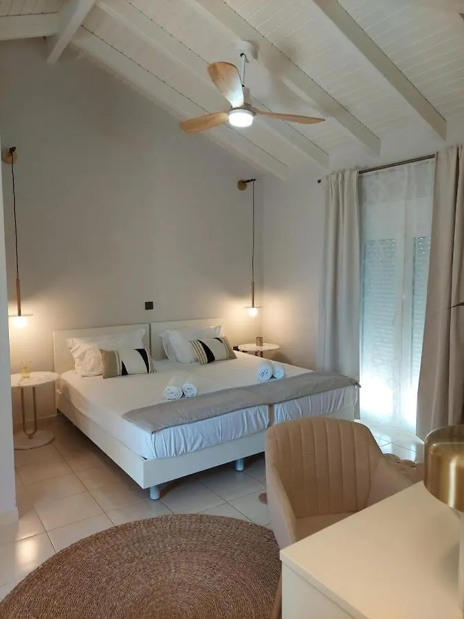 Nikkos Apartments Skala